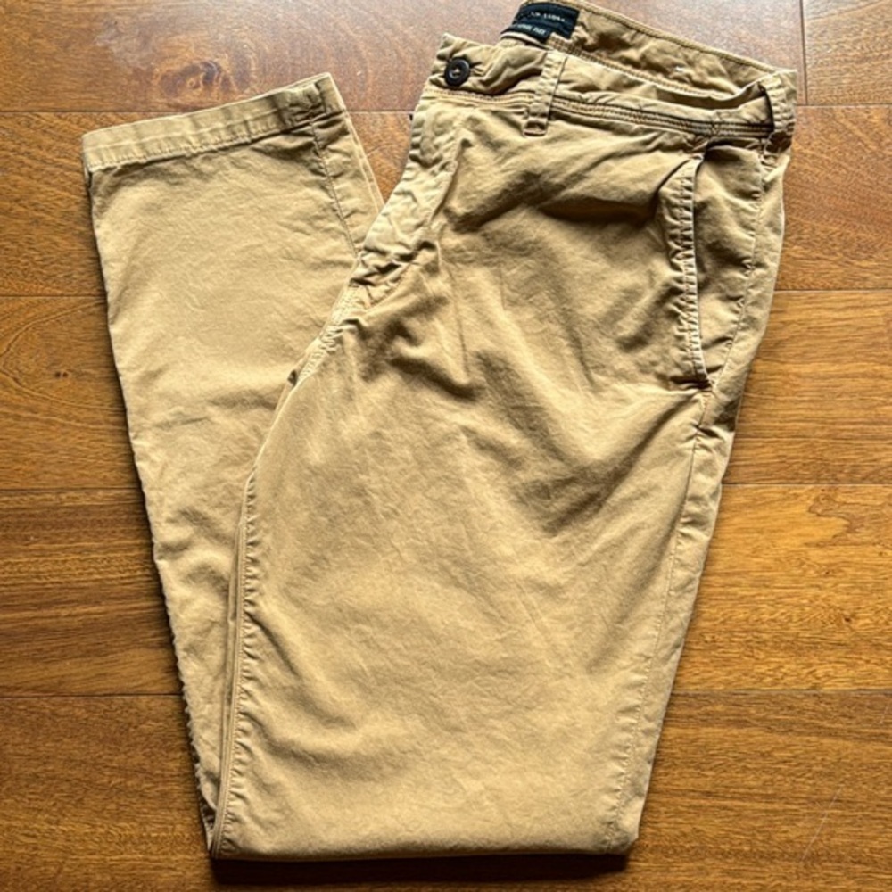 American Eagle - Menβs Slim Straight Khaki Pants